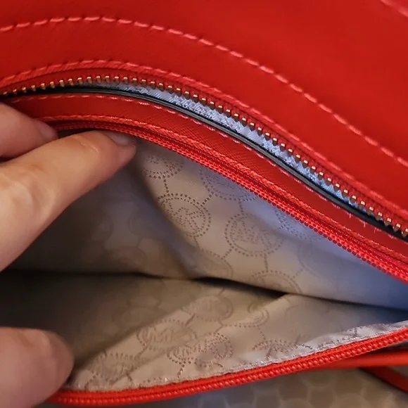 Michael Kors Medium Selma Bag - Picture 13 of 16